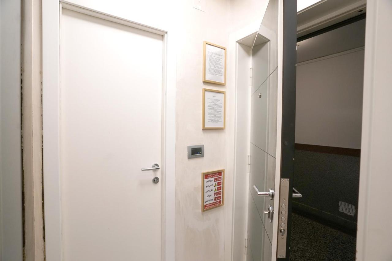 Apartman Stash Belgrado Esterno foto